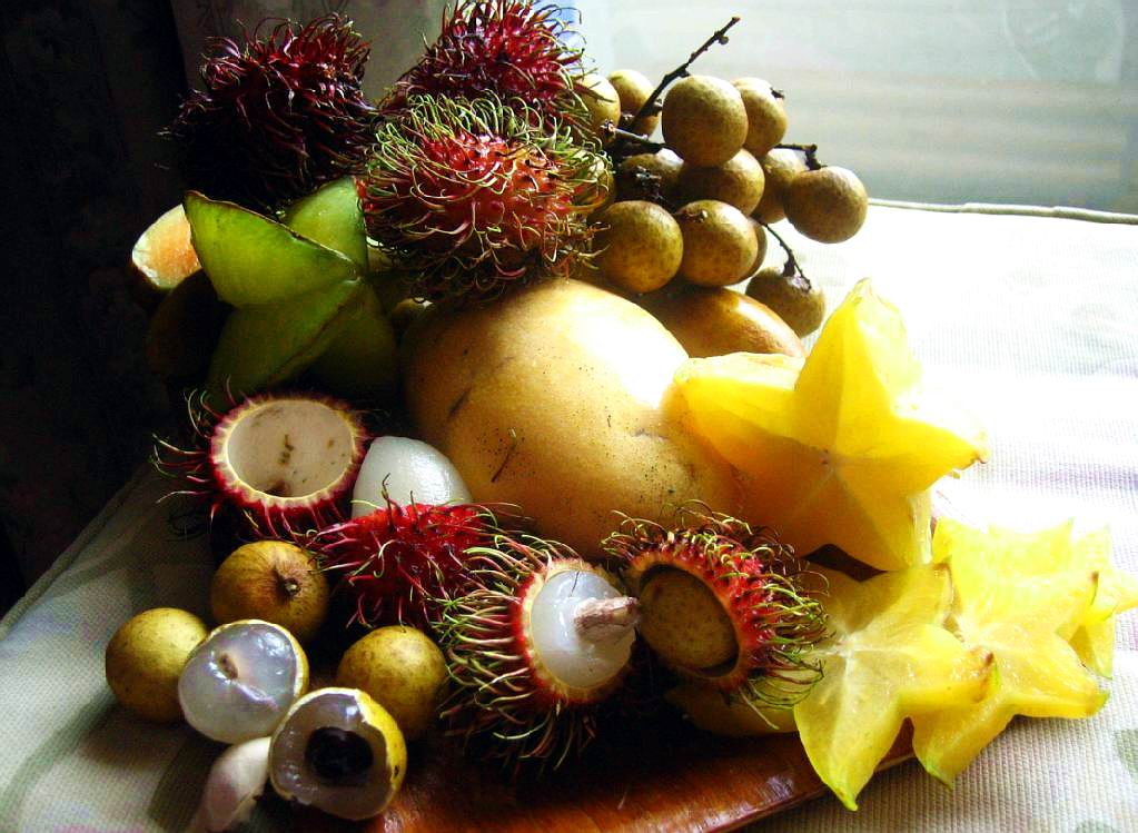 http://fruit-island.ru/images/upload/экзотические-фрукты-на-столе.jpg